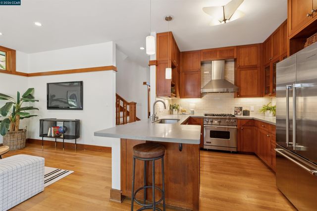 4908 Cochrane Ave, Oakland, CA 94618