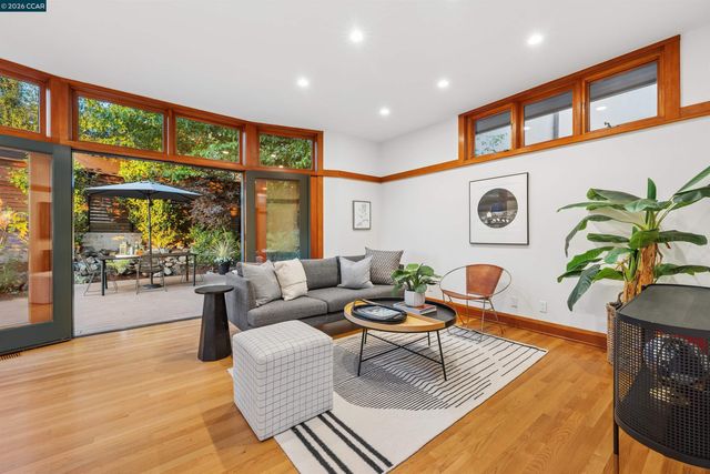 4908 Cochrane Ave, Oakland, CA 94618