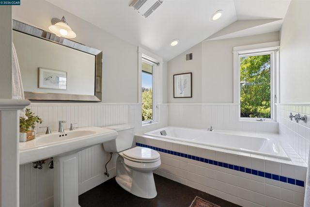 4908 Cochrane Ave, Oakland, CA 94618