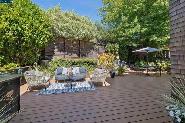 4908 Cochrane Ave, Oakland, CA 94618