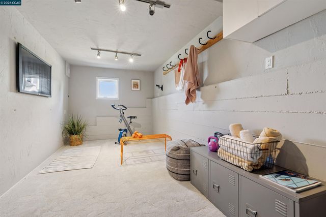 4908 Cochrane Ave, Oakland, CA 94618