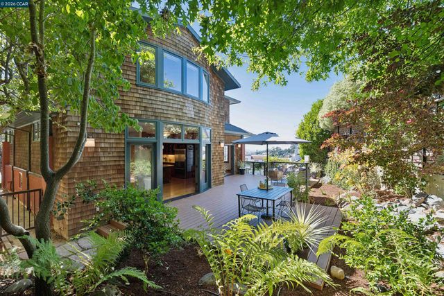 4908 Cochrane Ave, Oakland, CA 94618