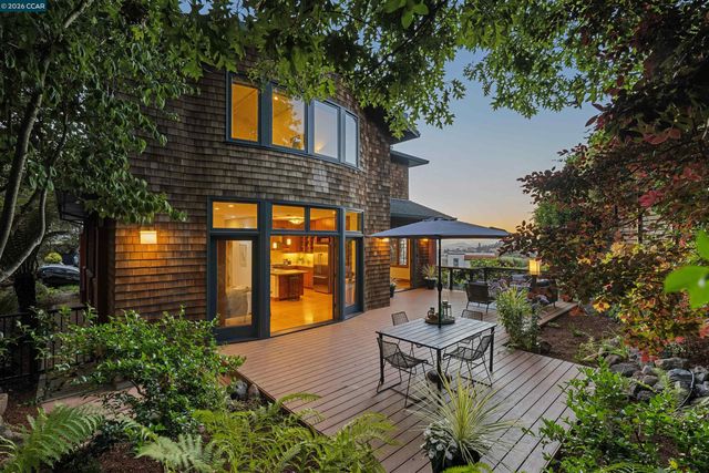 4908 Cochrane Ave, Oakland, CA 94618