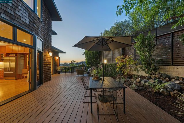 4908 Cochrane Ave, Oakland, CA 94618