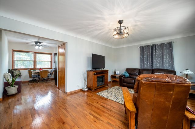 2265 11th Ave, Marion, IA 52302