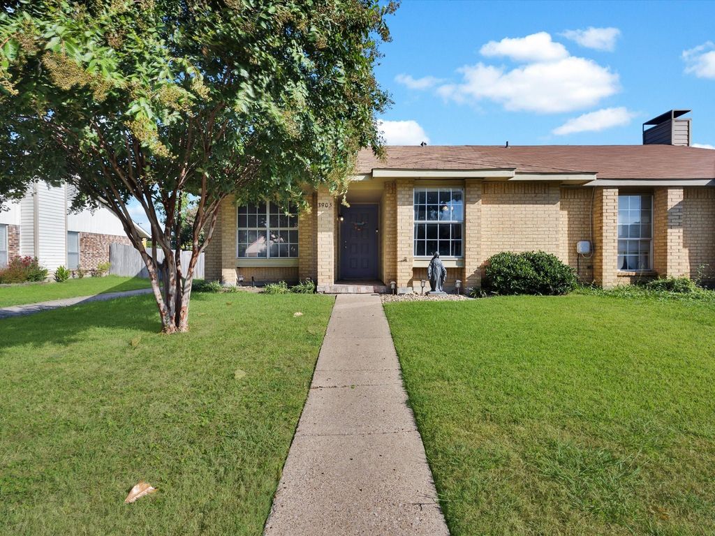 3905 Queens Court, Garland, TX 75043