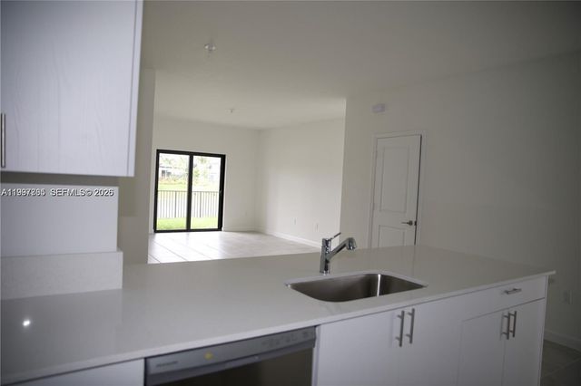 5001 Peacock Way 5838, Dania Beach, FL 33312