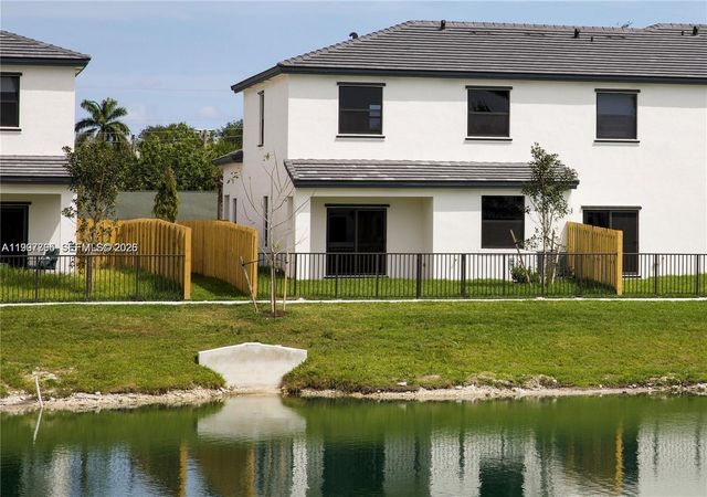 5001 Peacock Way 5838, Dania Beach, FL 33312