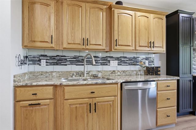 407 Wildflower Drive, Fairfax, IA 52228