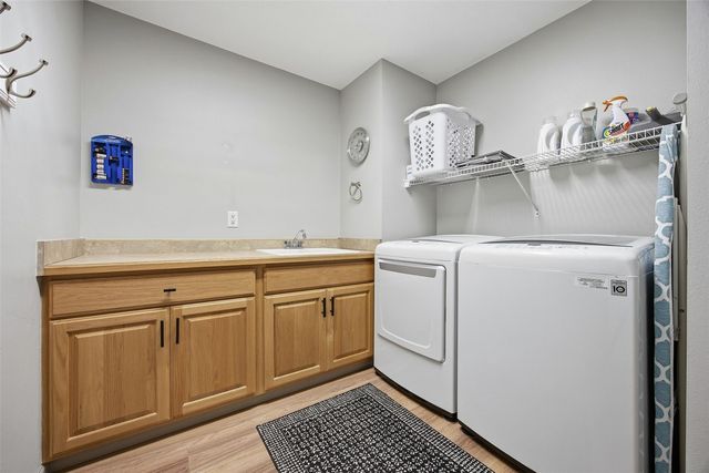 407 Wildflower Drive, Fairfax, IA 52228