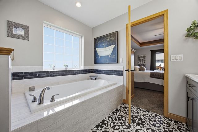 407 Wildflower Drive, Fairfax, IA 52228