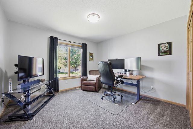 407 Wildflower Drive, Fairfax, IA 52228