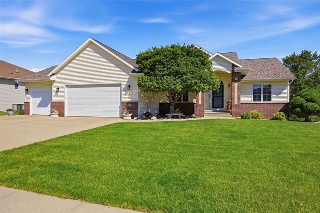 407 Wildflower Drive, Fairfax, IA 52228