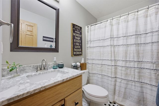 407 Wildflower Drive, Fairfax, IA 52228