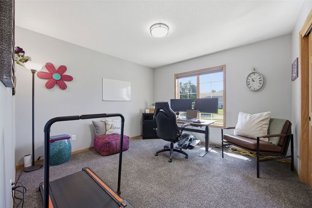 407 Wildflower Drive, Fairfax, IA 52228
