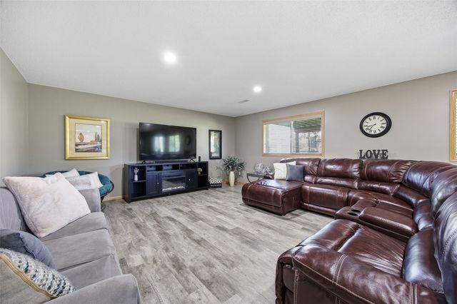 407 Wildflower Drive, Fairfax, IA 52228