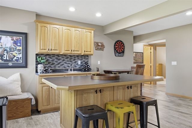 407 Wildflower Drive, Fairfax, IA 52228
