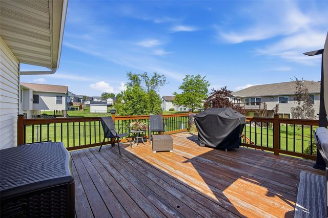 407 Wildflower Drive, Fairfax, IA 52228