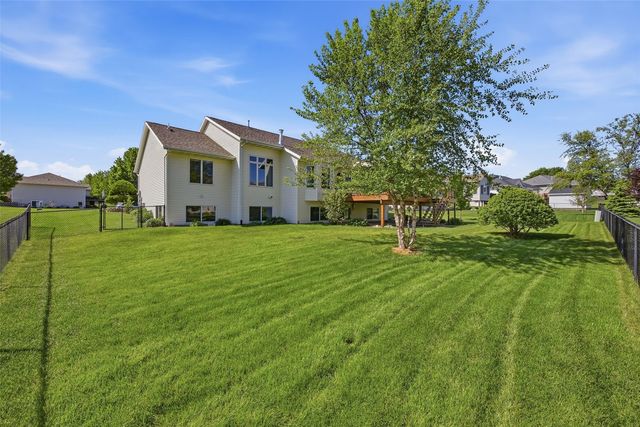 407 Wildflower Drive, Fairfax, IA 52228