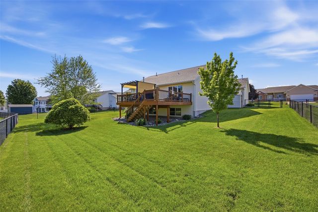 407 Wildflower Drive, Fairfax, IA 52228