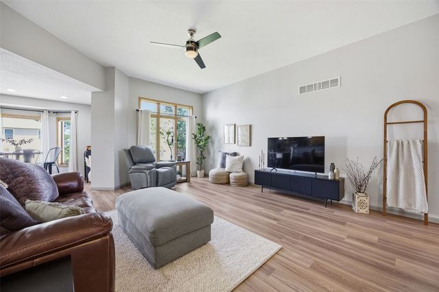 407 Wildflower Drive, Fairfax, IA 52228