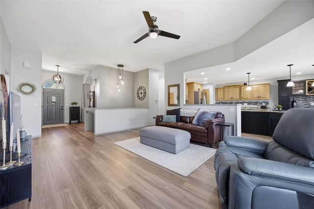 407 Wildflower Drive, Fairfax, IA 52228