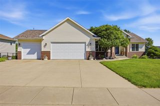 407 Wildflower Drive, Fairfax, IA 52228