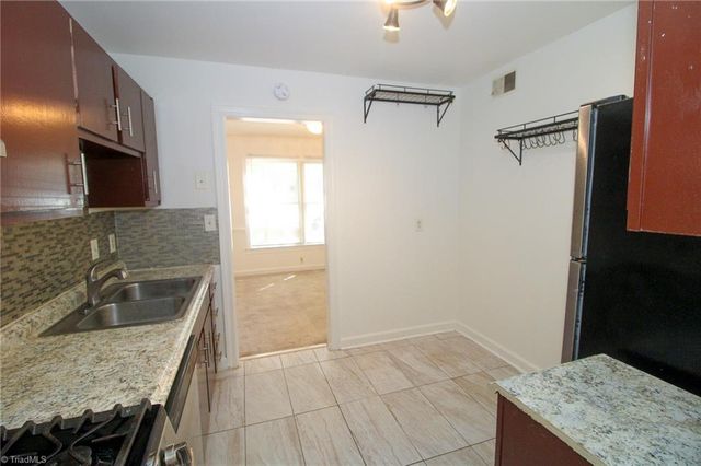 2831 Tully Square, Winston-salem, NC 27106