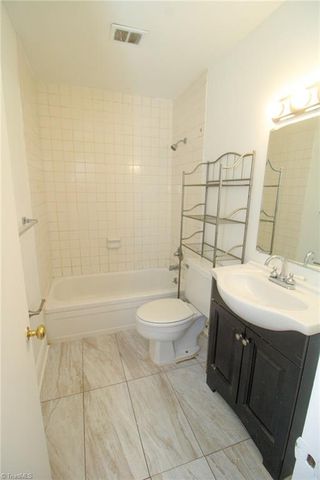 2831 Tully Square, Winston-salem, NC 27106