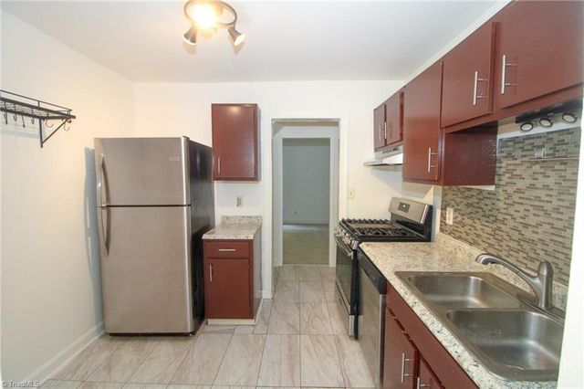 2831 Tully Square, Winston-salem, NC 27106