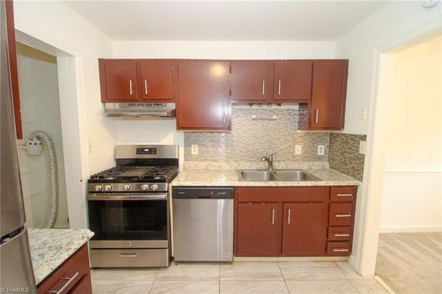 2831 Tully Square, Winston-salem, NC 27106