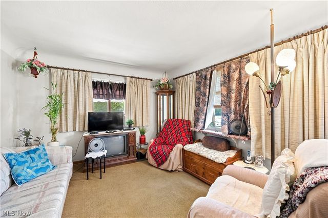 265 E 317th Street, Willowick, OH 44095