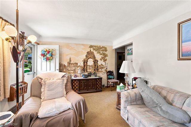 265 E 317th Street, Willowick, OH 44095