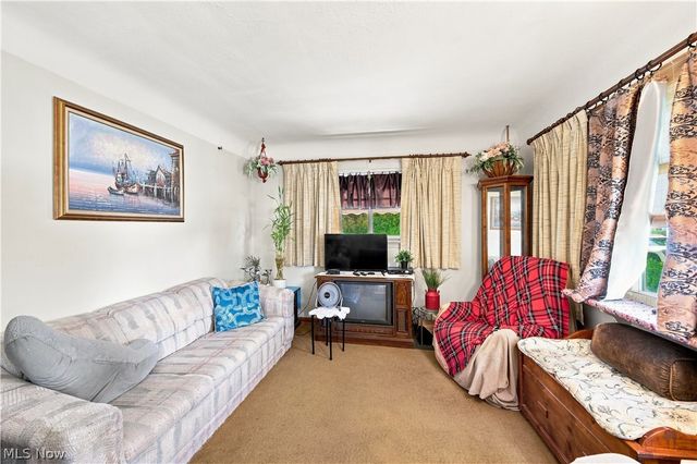 265 E 317th Street, Willowick, OH 44095