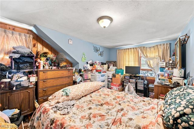 265 E 317th Street, Willowick, OH 44095