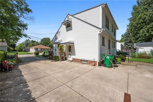 265 E 317th Street, Willowick, OH 44095