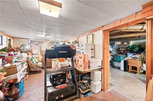 265 E 317th Street, Willowick, OH 44095