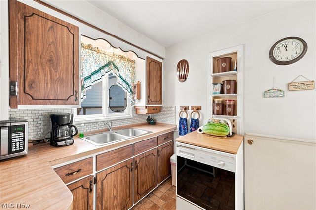 265 E 317th Street, Willowick, OH 44095