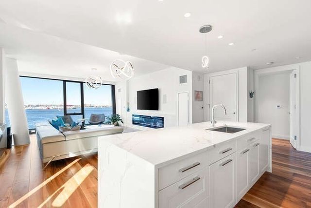 300 Pier 4 Blvd 5C, Boston, MA 02210