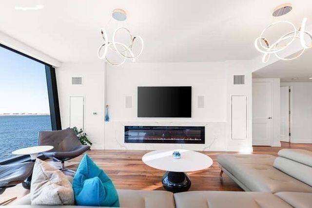 300 Pier 4 Blvd 5C, Boston, MA 02210