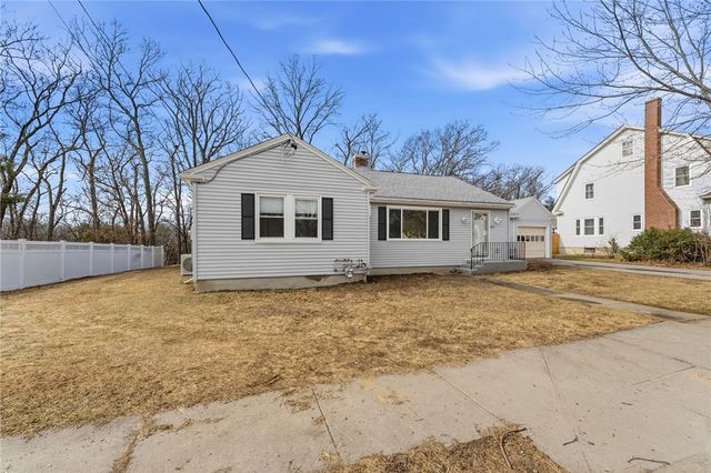 41 Summit Avenue, North Smithfield, RI 02896