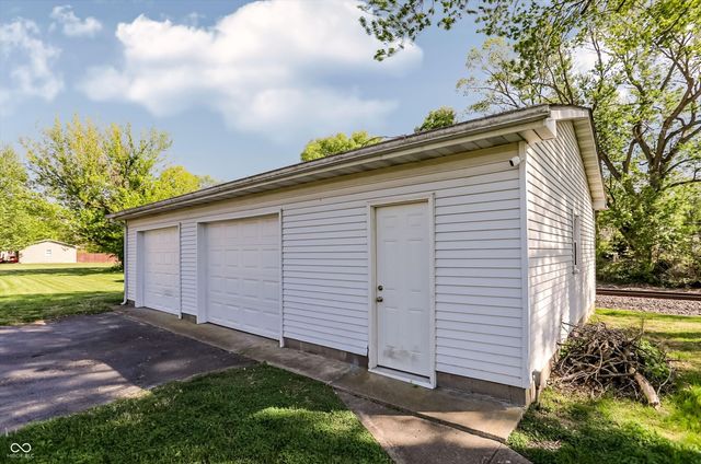 25 N Depot Street, New Palestine, IN 46163