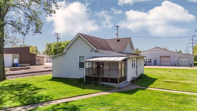 25 N Depot Street, New Palestine, IN 46163