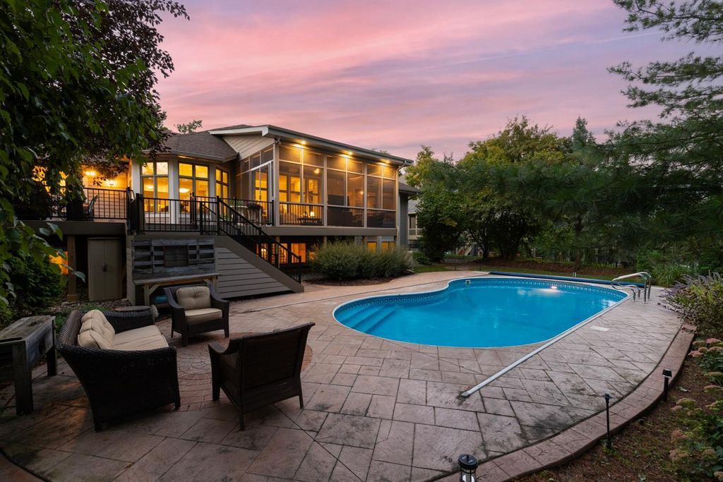 12389 Riverview Road, Eden Prairie, MN 55347