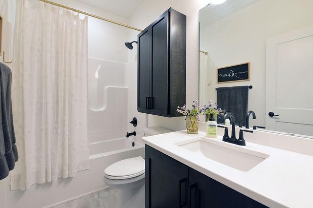 4078 49th Avenue S, Fargo, ND 58104