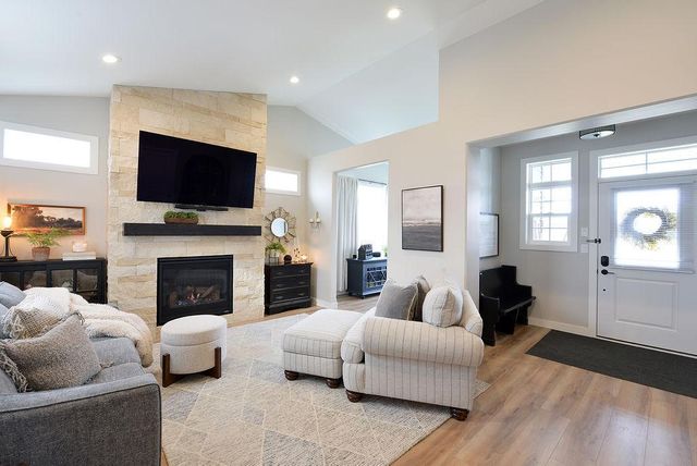 4078 49th Avenue S, Fargo, ND 58104