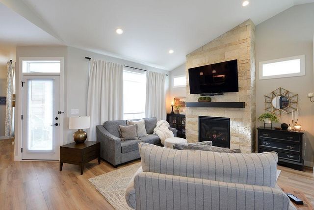 4078 49th Avenue S, Fargo, ND 58104