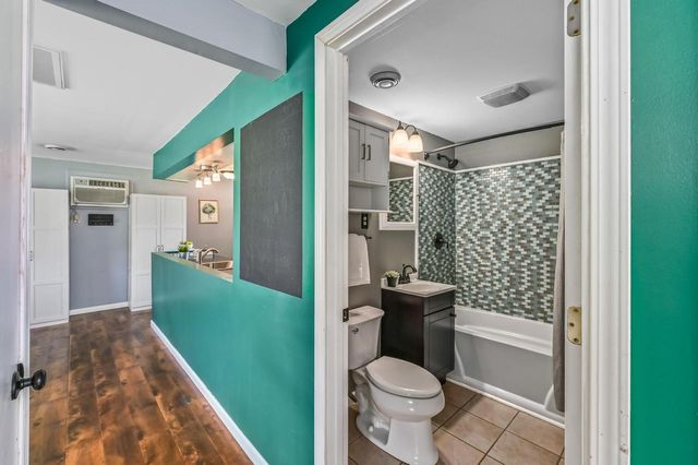 2814 S 51st STREET, Milwaukee, WI 53219