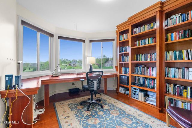 8 Fox Glove Court, North Greenbush, NY 12198
