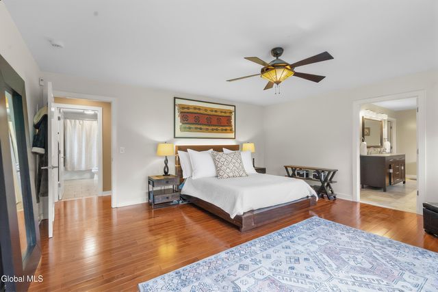 8 Fox Glove Court, North Greenbush, NY 12198